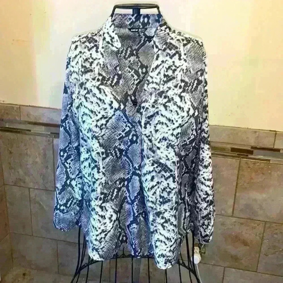 Shien Pattern Blouse - Picture 2 of 5